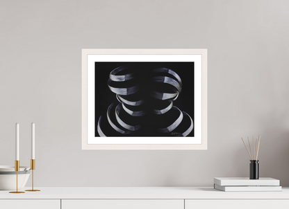 39,3 x 30 cm, Papier mit Holzrahmen, weiß Ineinandergreifend